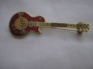 HARD ROCK CAFE  CHICAGO    GUITAR PIN  