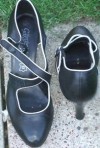 SUPER BLACK AND WHITE LEATHER HEEL SHOES SIZE 7  