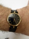 STYLISH MEN'S GUCCI GOLD AND ENAMEL WATCH. ORIG STRAP 