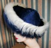 VINTAGE 1950s COBALT BLUE & WHITE OSTRICH FEATHER HAT 