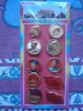 China: Pack of 10 souvenir pins Mao Zedong and Flags. 