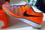  Superbe Nike Flyknit Trainer Orange Blue Size 9 5 US Deadstock 